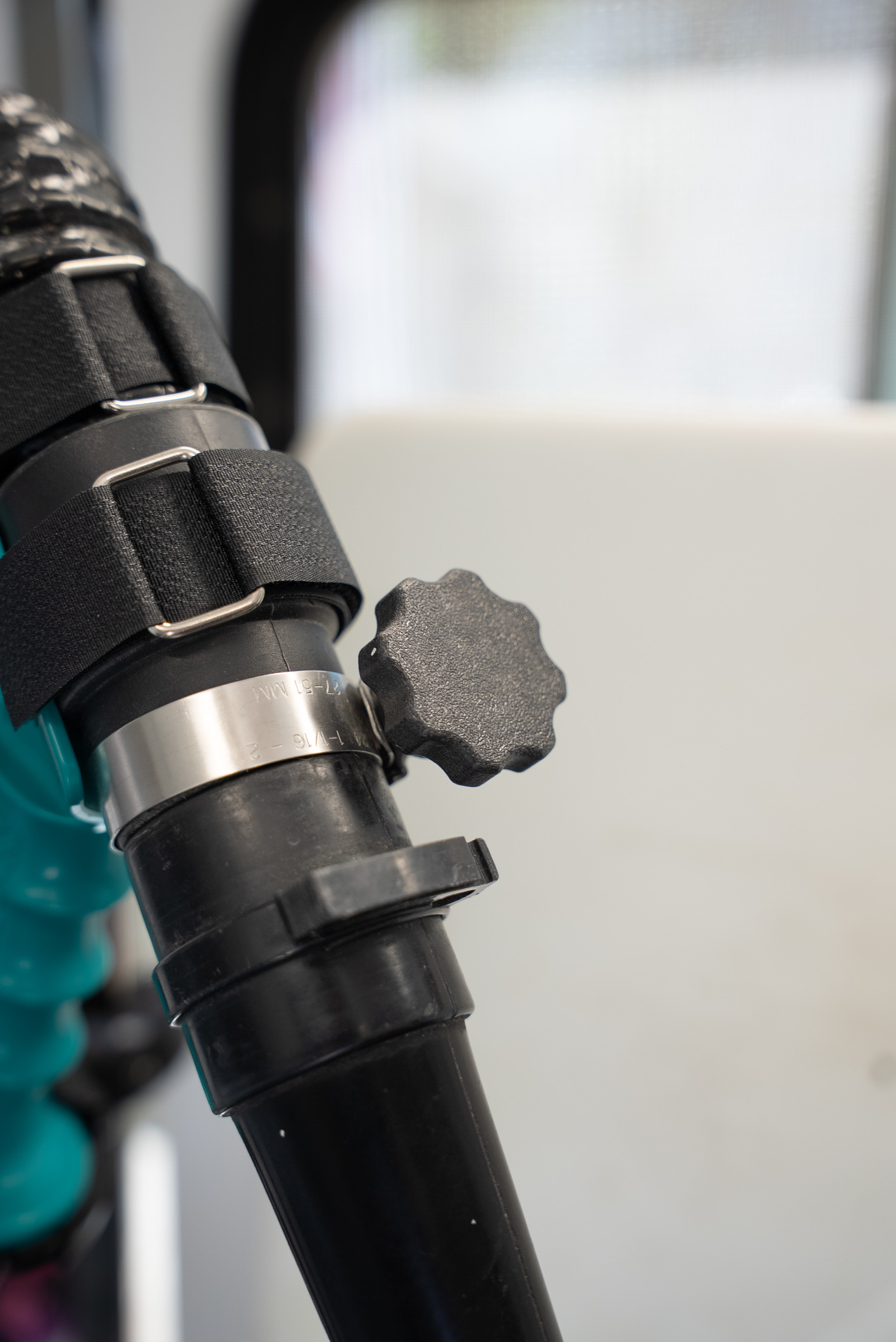 “Twist It” Handle It Pipe Clamp - Black